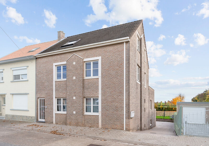 Duplex appartement met garage te Heukelom