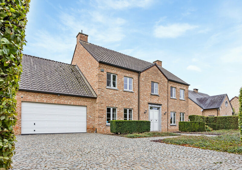 Exclusieve villa met zonnige tuin in Mal