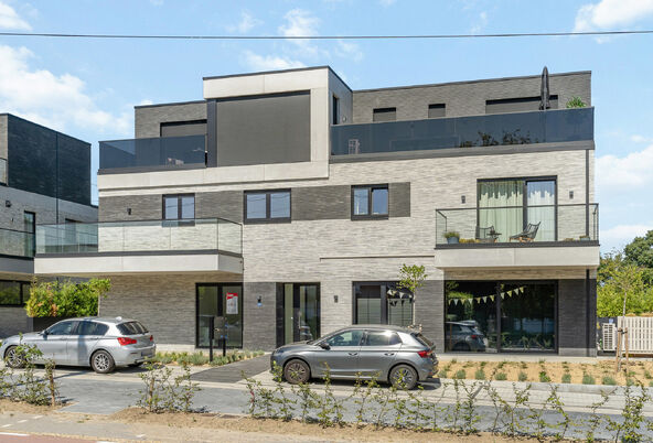 RIEMST - ZICHEN-ZUSSEN-BOLDER Visésteenweg 219. Residentie Renart: 12 state-of-te-art appartementen met comfort, afwerking en uitzonderlijke oppervlaktes als grootste troef. Elk appartement beschikt over 2 of 3 riante terrassen. Parkeerplaats bij te kope