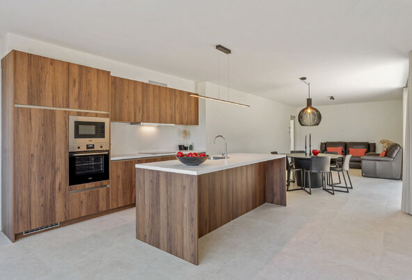 RIEMST - ZICHEN-ZUSSEN-BOLDER Visésteenweg 219. Residentie Renart: 12 state-of-te-art appartementen met comfort, afwerking en uitzonderlijke oppervlaktes als grootste troef. Elk appartement beschikt over 2 of 3 riante terrassen. Parkeerplaats bij te kope