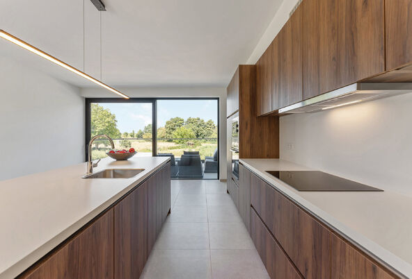 RIEMST - ZICHEN-ZUSSEN-BOLDER Visésteenweg 219. Residentie Renart: 12 state-of-te-art appartementen met comfort, afwerking en uitzonderlijke oppervlaktes als grootste troef. Elk appartement beschikt over 2 of 3 riante terrassen. Parkeerplaats bij te kope