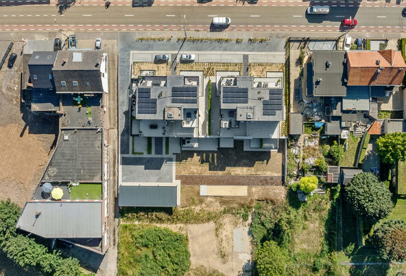 RIEMST - ZICHEN-ZUSSEN-BOLDER Visésteenweg 219. Residentie Renart: 12 state-of-te-art appartementen met comfort, afwerking en uitzonderlijke oppervlaktes als grootste troef. Elk appartement beschikt over 2 of 3 riante terrassen. Parkeerplaats bij te kope