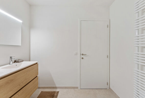 RIEMST - ZICHEN-ZUSSEN-BOLDER Visésteenweg 219. Residentie Renart: 12 state-of-te-art appartementen met comfort, afwerking en uitzonderlijke oppervlaktes als grootste troef. Elk appartement beschikt over 2 of 3 riante terrassen. Parkeerplaats bij te kope