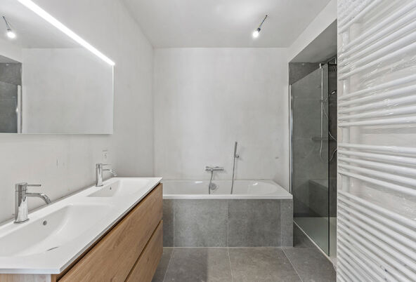 RIEMST - ZICHEN-ZUSSEN-BOLDER Visésteenweg 219. Residentie Renart: 12 state-of-te-art appartementen met comfort, afwerking en uitzonderlijke oppervlaktes als grootste troef. Elk appartement beschikt over 2 of 3 riante terrassen. Parkeerplaats bij te kope