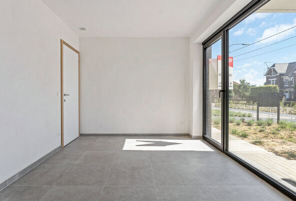 RIEMST - ZICHEN-ZUSSEN-BOLDER Visésteenweg 219. Residentie Renart: 12 state-of-te-art appartementen met comfort, afwerking en uitzonderlijke oppervlaktes als grootste troef. Elk appartement beschikt over 2 of 3 riante terrassen. Parkeerplaats bij te kope