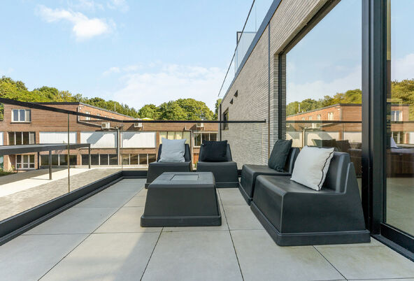 RIEMST - ZICHEN-ZUSSEN-BOLDER Visésteenweg 219. Residentie Renart: 12 state-of-te-art appartementen met comfort, afwerking en uitzonderlijke oppervlaktes als grootste troef. Elk appartement beschikt over 2 of 3 riante terrassen. Parkeerplaats bij te kope