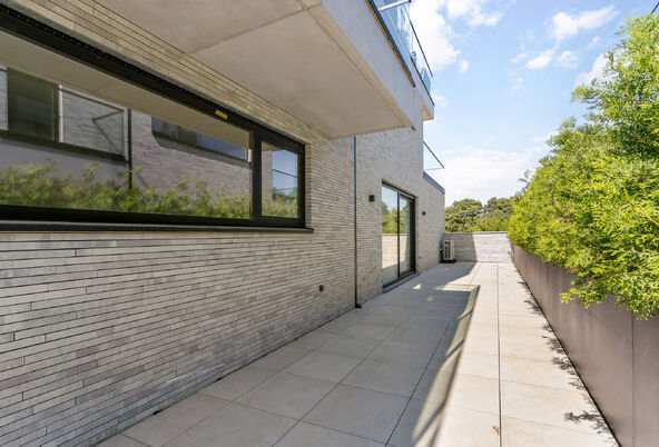 RIEMST - ZICHEN-ZUSSEN-BOLDER Visésteenweg 219. Residentie Renart: 12 state-of-te-art appartementen met comfort, afwerking en uitzonderlijke oppervlaktes als grootste troef. Elk appartement beschikt over 2 of 3 riante terrassen. Parkeerplaats bij te kope