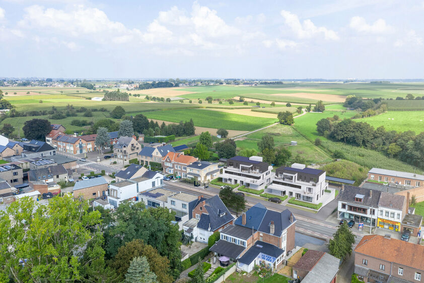 RIEMST - ZICHEN-ZUSSEN-BOLDER Visésteenweg 219. Residentie Renart: 12 state-of-te-art appartementen met comfort, afwerking en uitzonderlijke oppervlaktes als grootste troef. Elk appartement beschikt over 2 of 3 riante terrassen. Parkeerplaats bij te kope