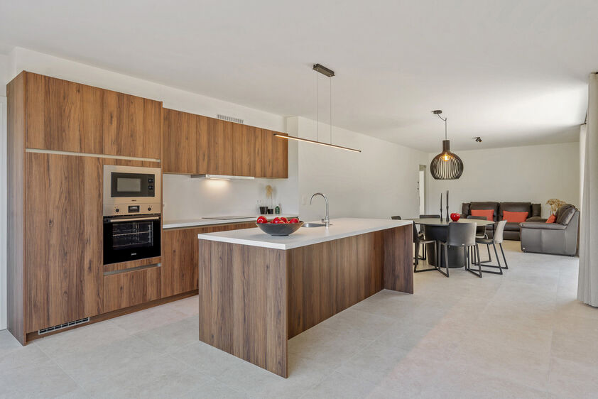 RIEMST - ZICHEN-ZUSSEN-BOLDER Visésteenweg 219. Residentie Renart: 12 state-of-te-art appartementen met comfort, afwerking en uitzonderlijke oppervlaktes als grootste troef. Elk appartement beschikt over 2 of 3 riante terrassen. Parkeerplaats bij te kope