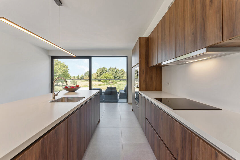 RIEMST - ZICHEN-ZUSSEN-BOLDER Visésteenweg 219. Residentie Renart: 12 state-of-te-art appartementen met comfort, afwerking en uitzonderlijke oppervlaktes als grootste troef. Elk appartement beschikt over 2 of 3 riante terrassen. Parkeerplaats bij te kope