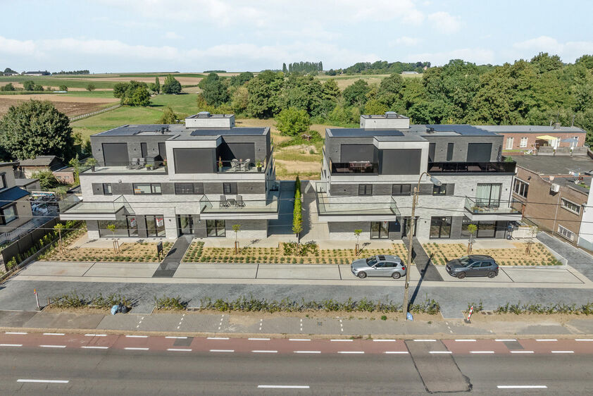 RIEMST - ZICHEN-ZUSSEN-BOLDER Visésteenweg 219. Residentie Renart: 12 state-of-te-art appartementen met comfort, afwerking en uitzonderlijke oppervlaktes als grootste troef. Elk appartement beschikt over 2 of 3 riante terrassen. Parkeerplaats bij te kope