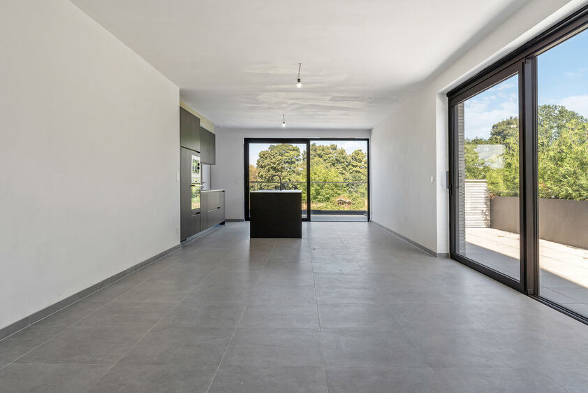 RIEMST - ZICHEN-ZUSSEN-BOLDER Visésteenweg 219. Residentie Renart: 12 state-of-te-art appartementen met comfort, afwerking en uitzonderlijke oppervlaktes als grootste troef. Elk appartement beschikt over 2 of 3 riante terrassen. Parkeerplaats bij te kope