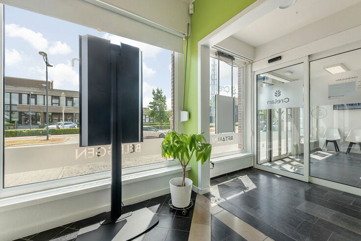 Commercieel gelijkvloers te koop in Riemst