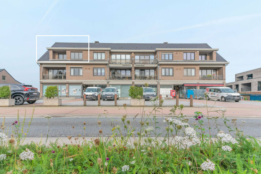 RIEMST Tongersesteenweg 4B 6, Riant 3-slaapkamer appartement met bijhorende kelder, zolder en garage in het centrum van Riemst. Bewoonbare opp: 117,8m2. - EPC: 279 kWh/m2. - steden. inl. in aanvraag. - P:A, G: A. Vraagprijs: € 189.000 k.k.