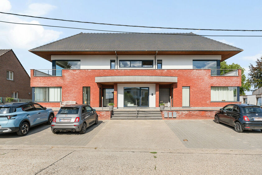 Appartementsgebouw te koop in Riemst