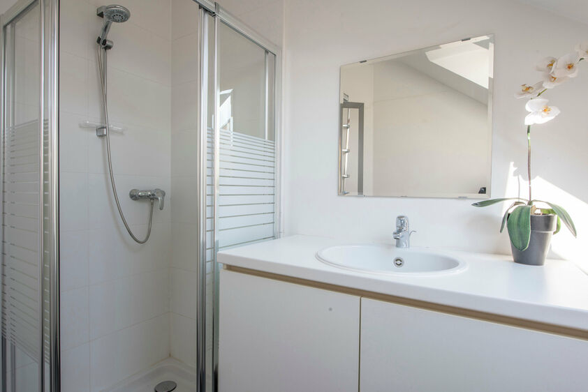 Charmant duplex-appartement met 2 slaapkamers in rustig Sluizen

Comfortabel wonen in een karaktervol voormalig schoolgebouw, op een rustige locatie vlak bij Tongeren, Maastricht en Luik.

Dit verzorgde duplex-appartement bevindt zich op de eerste verdiep