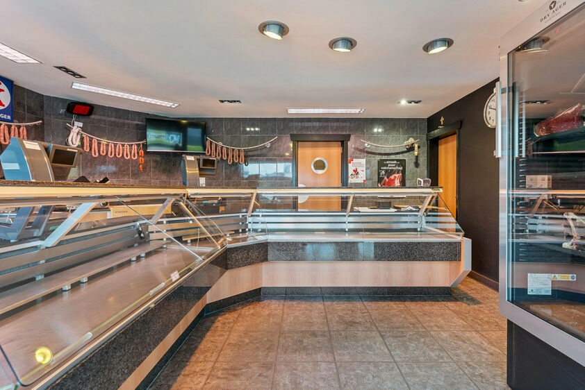 Gebouw voor gemengd gebruik te koop in Riemst