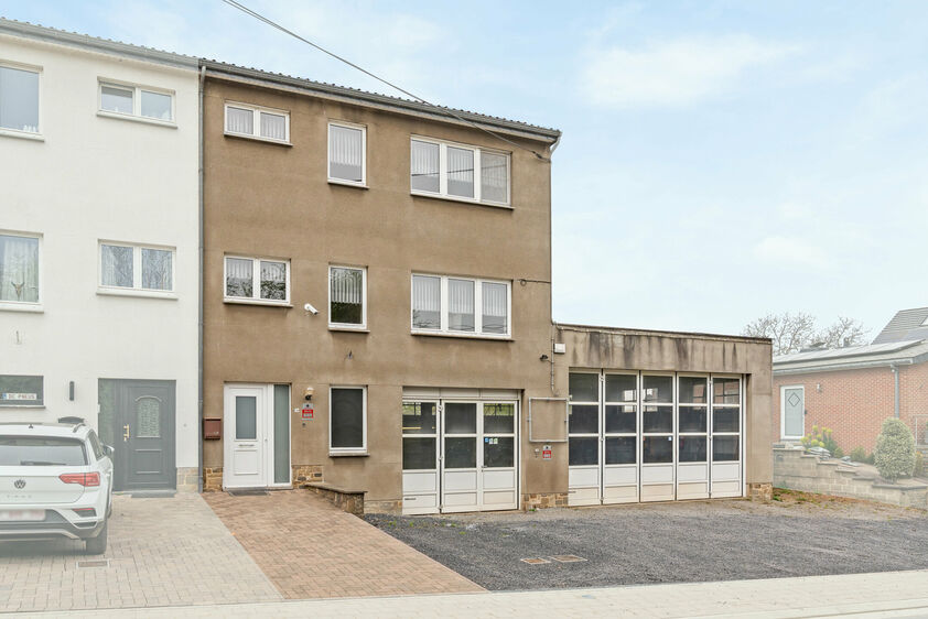 Gebouw voor gemengd gebruik te koop in Voeren