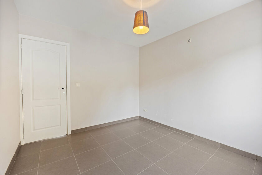 Gelijkvloerse verd. + tuin te koop in Bassenge
