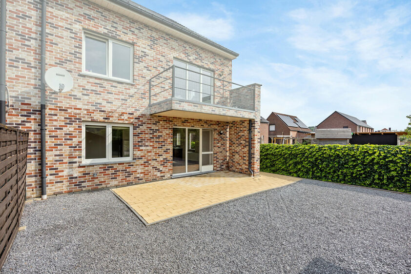 Gelijkvloerse verd. + tuin te koop in Bassenge