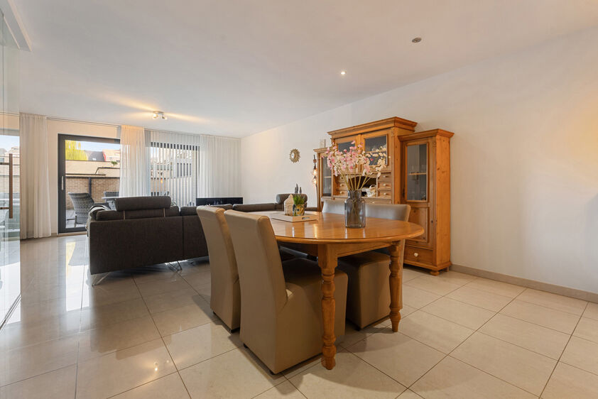 Gelijkvloerse verdieping te koop in Lanaken