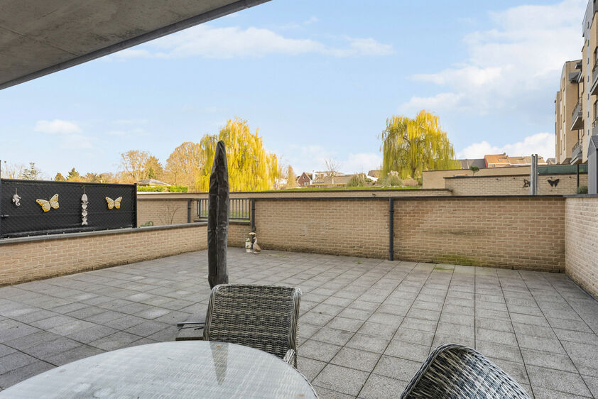 Gelijkvloerse verdieping te koop in Lanaken