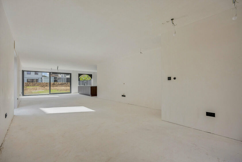 RIEMST - Zichen-Zussen-Bolder Paniszouw 12. Riante nieuwbouwwoning ontworpen in tijdloze pastorijstijl en volledig in te richten naar jouw smaak. 390m2 Woonoppervlakte. 3 slpk, 2 bdk. - EPC:  34,5 kWh/m2. - Vg, Wg, Gmo, Gvk, Vv. - P: A, G: A. Vraagprijs: 