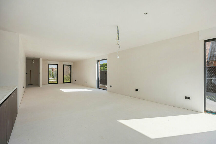 RIEMST - Zichen-Zussen-Bolder Paniszouw 12. Riante nieuwbouwwoning ontworpen in tijdloze pastorijstijl en volledig in te richten naar jouw smaak. 390m2 Woonoppervlakte. 3 slpk, 2 bdk. - EPC:  34,5 kWh/m2. - Vg, Wg, Gmo, Gvk, Vv. - P: A, G: A. Vraagprijs: 