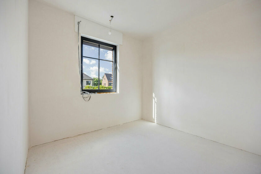 RIEMST - Zichen-Zussen-Bolder Paniszouw 12. Riante nieuwbouwwoning ontworpen in tijdloze pastorijstijl en volledig in te richten naar jouw smaak. 390m2 Woonoppervlakte. 3 slpk, 2 bdk. - EPC:  34,5 kWh/m2. - Vg, Wg, Gmo, Gvk, Vv. - P: A, G: A. Vraagprijs: 