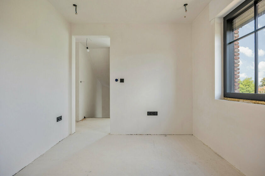 RIEMST - Zichen-Zussen-Bolder Paniszouw 12. Riante nieuwbouwwoning ontworpen in tijdloze pastorijstijl en volledig in te richten naar jouw smaak. 390m2 Woonoppervlakte. 3 slpk, 2 bdk. - EPC:  34,5 kWh/m2. - Vg, Wg, Gmo, Gvk, Vv. - P: A, G: A. Vraagprijs: 