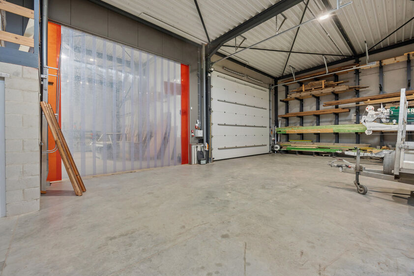 Kantoren & magazijn te koop in Riemst